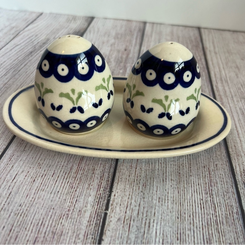 Boleslawiec Polish Unikat Pottery Floral Salt & Pepper Set with Tray